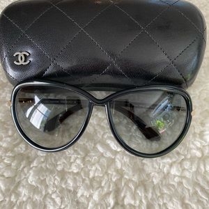 Very Gently Used Tom Ford Sabrina Sunglasses